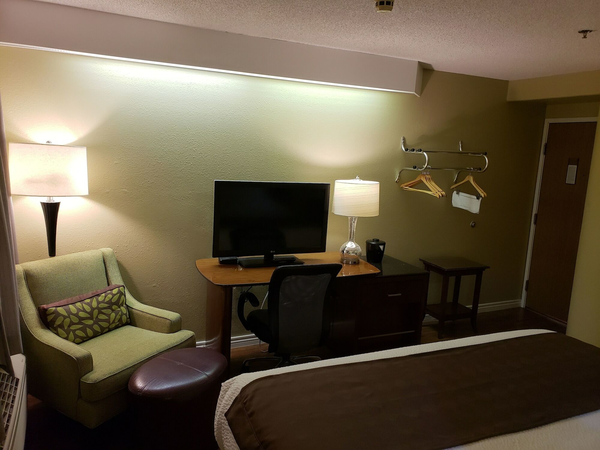 Days Inn By Wyndham Thornton Exterior photo